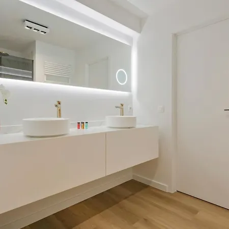 Huswell - Stunning Modern With Terrace And Parking דירה *