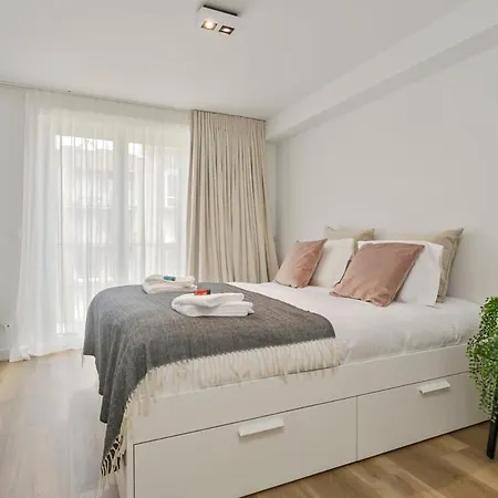 Huswell - Stunning Modern With Terrace And Parking * クノック・ヘイスト